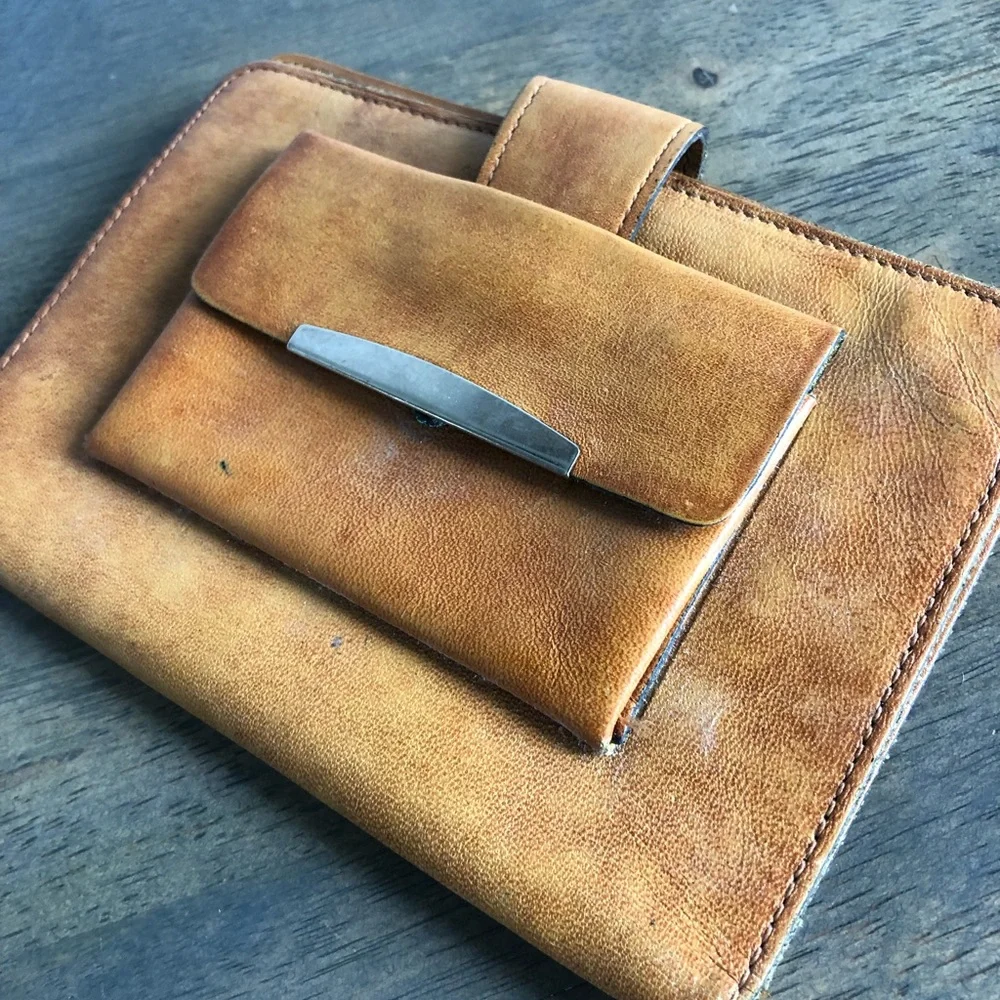 Leather Floral pattern Wallet - Picture 3 of 9